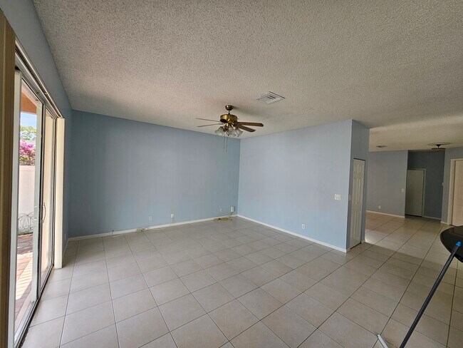 Family Room - 15746 SW 20th St