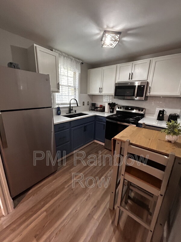 Building Photo - 144 Williman St