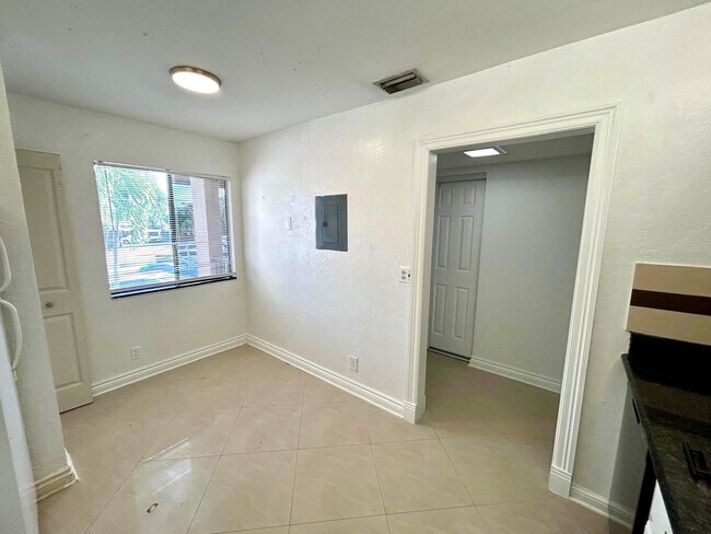 Building Photo - 7931 Southgate Blvd