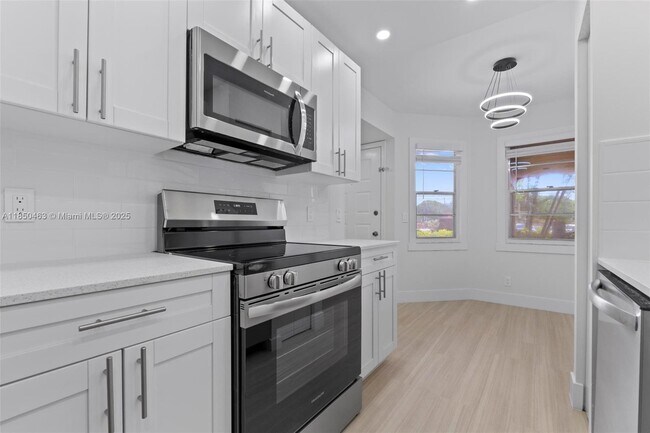 Building Photo - 1300 SW 124th Terrace