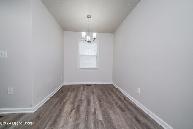 Building Photo - 323 S 43rd St