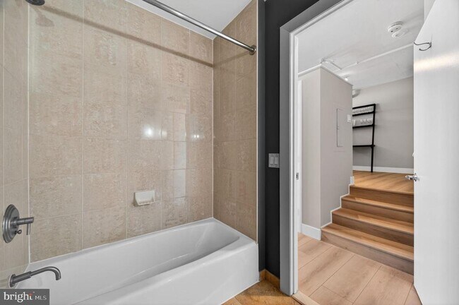 Building Photo - 811 4th St NW