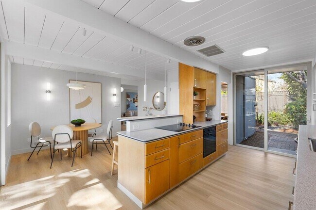 Building Photo - 729 Stendhal Ln