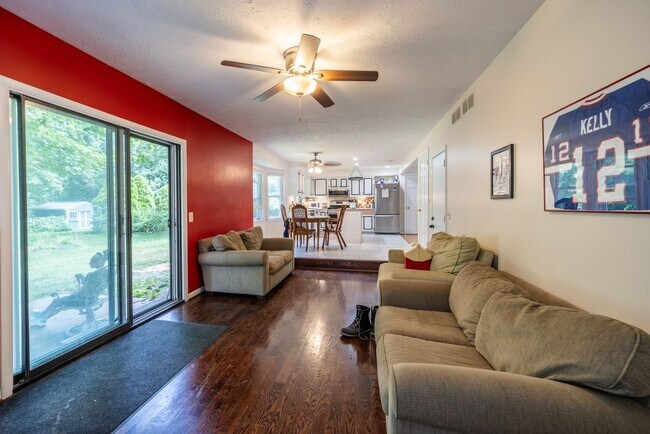 Building Photo - 58 Dutchess Dr