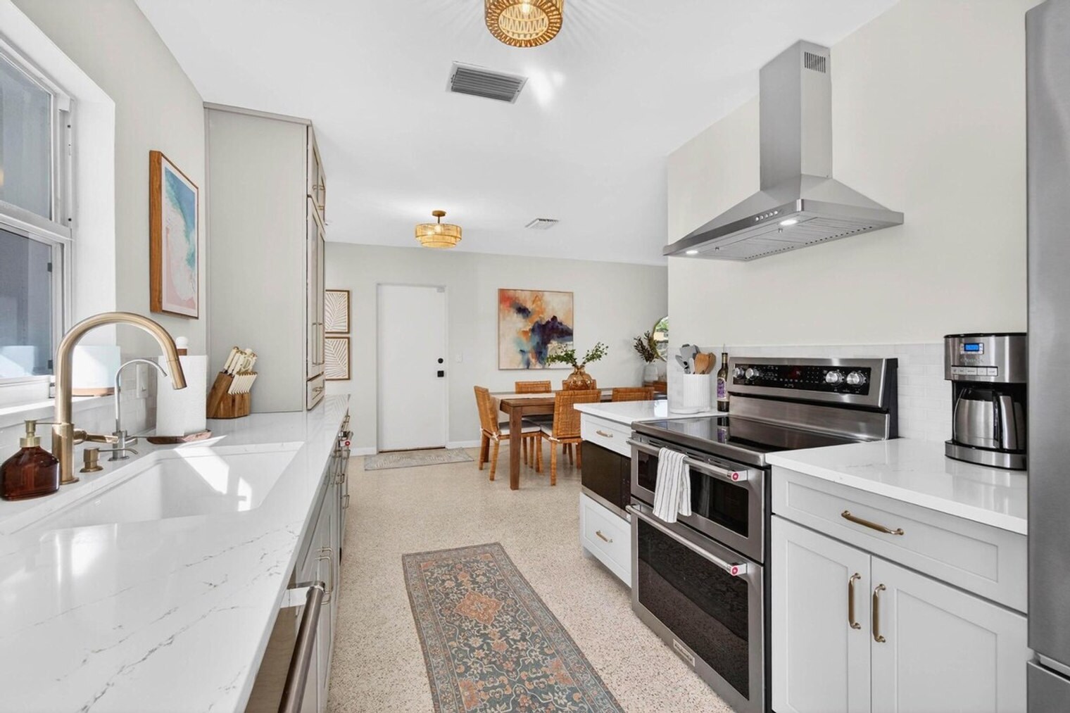 Building Photo - 13833 Dominica Dr