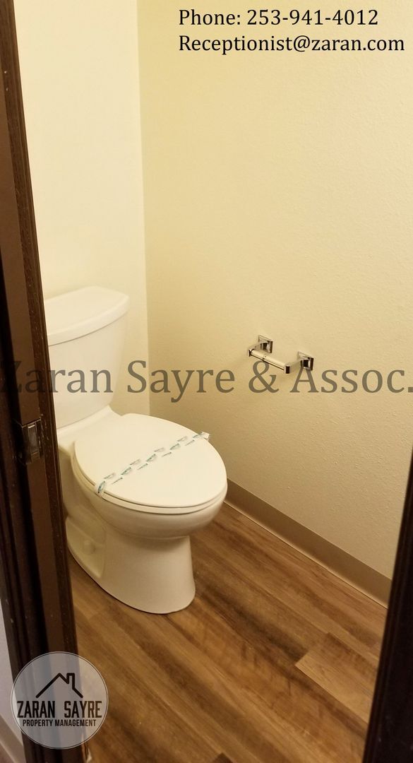 Building Photo - 757