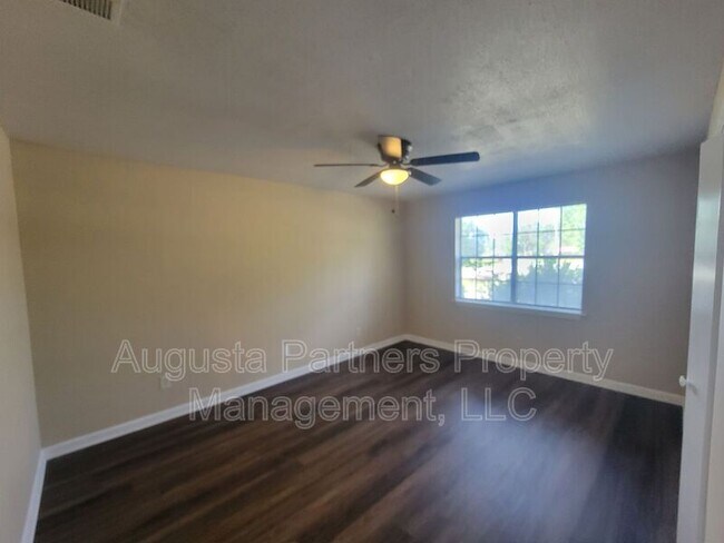 Building Photo - ~103 Blue Ct
