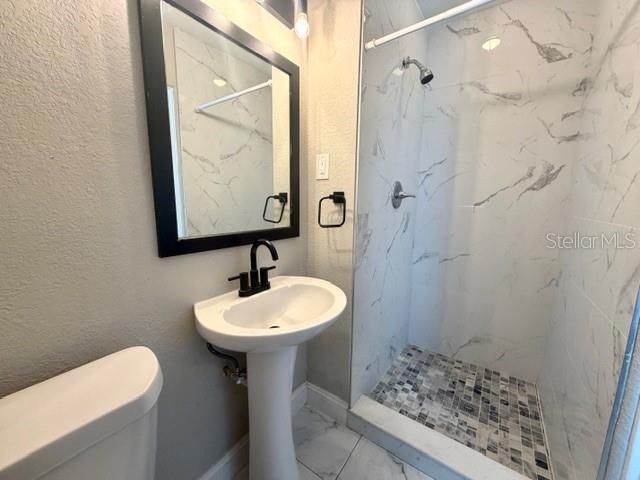 Building Photo - 704 W 11th Ave