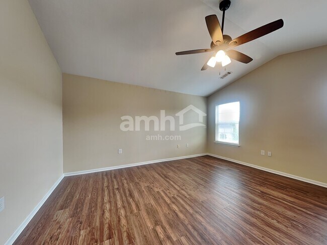 Building Photo - 1410 River Run Rd