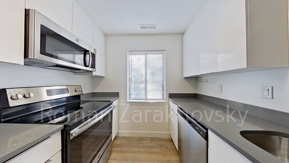 Building Photo - 25 Webster Ave