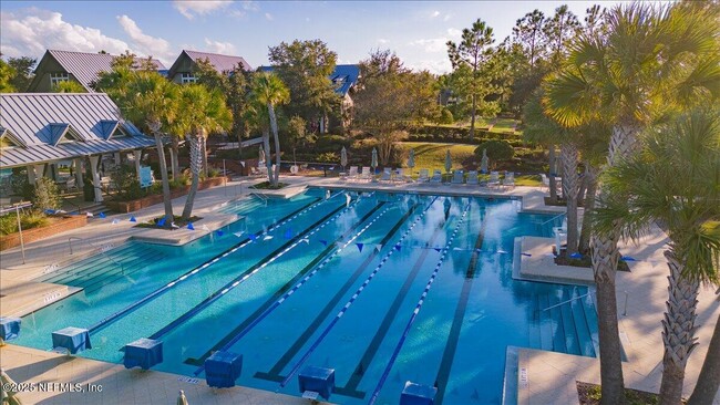 Building Photo - 552 Meadow Creek Dr