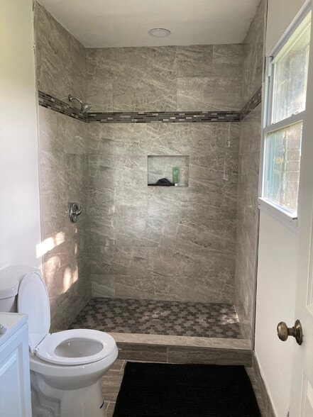 Building Photo - 600 N Vermont St