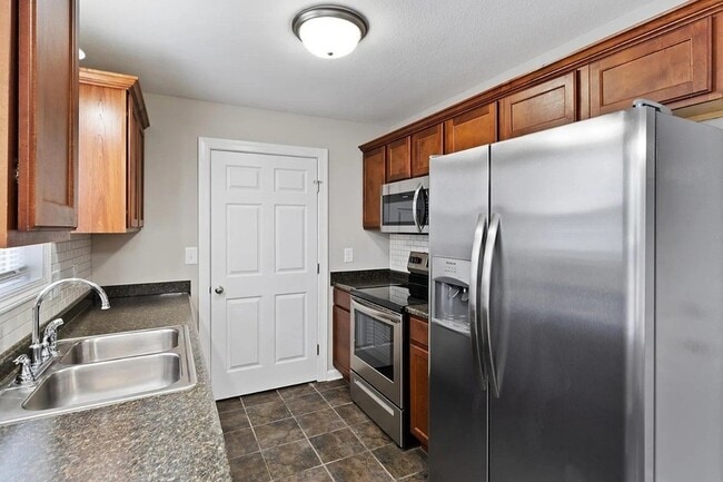 Building Photo - 3136 Brook Hill Dr