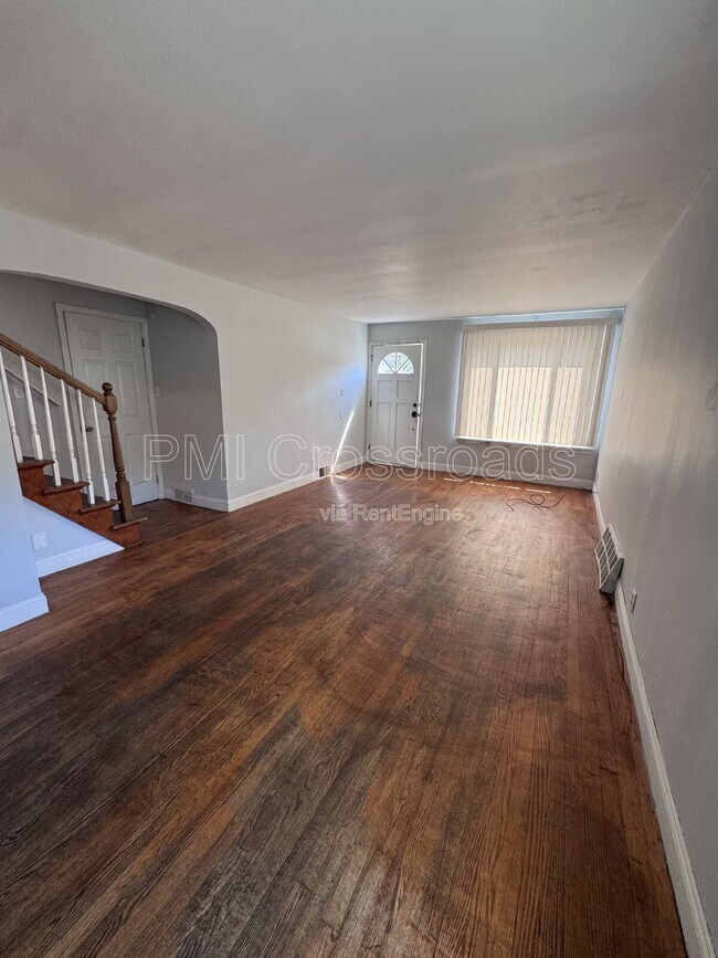 Building Photo - 2876 Hudson Dr