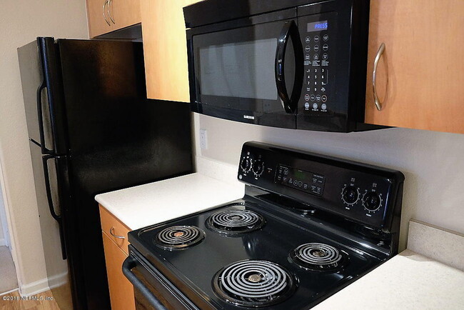 Building Photo - 8290 FL-211