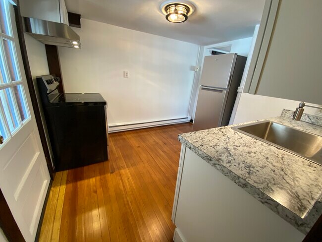 Building Photo - 54 Bridge St