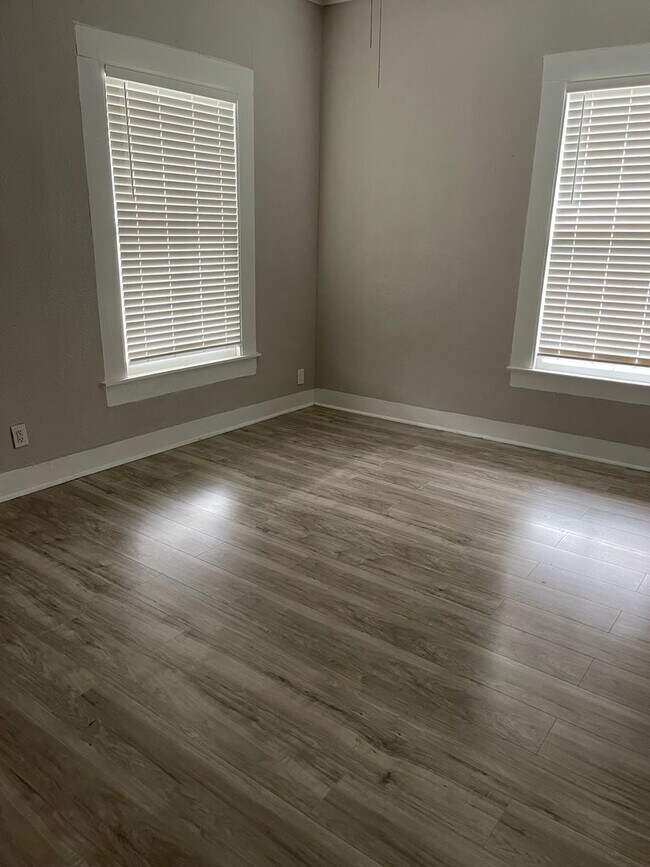 Building Photo - 3/2 Remodeled Home in Lampasas