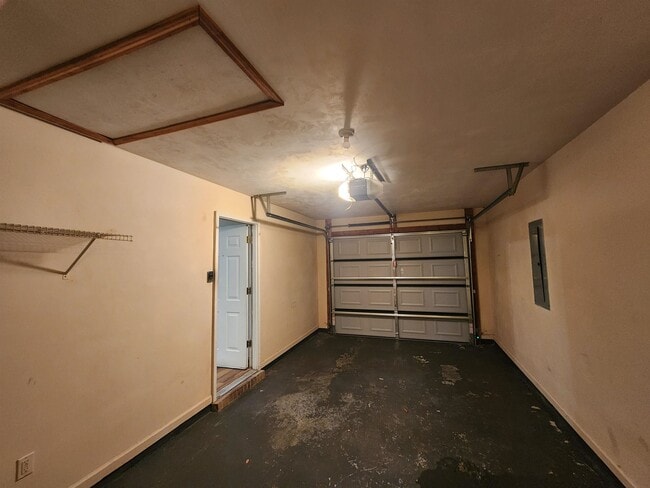 Building Photo - 2131 Wesley Ct