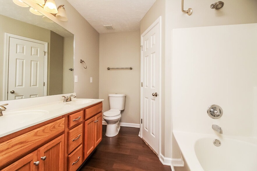 Building Photo - 1240 Crescent Ridge Drive