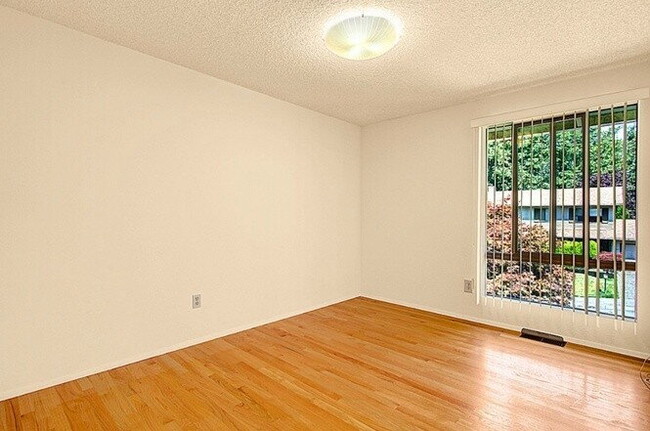 Building Photo - Beautiful split level home in Newport Hills!