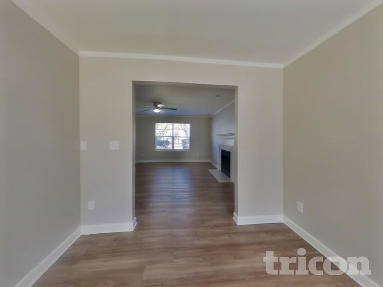 Building Photo - 3933 Far West Dr