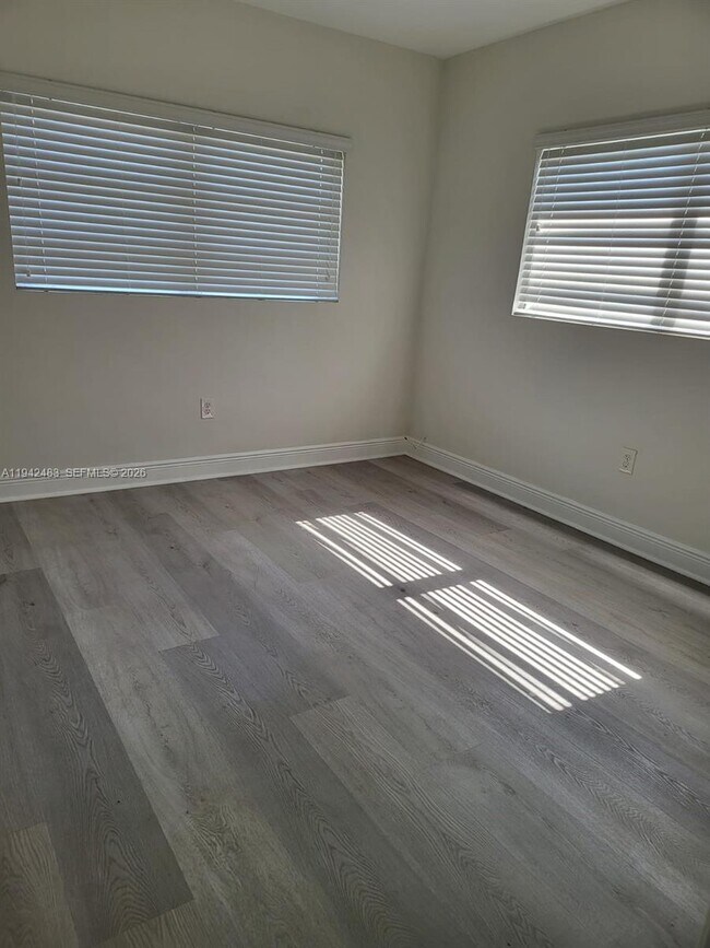 Building Photo - 2330 SW 31st Ave