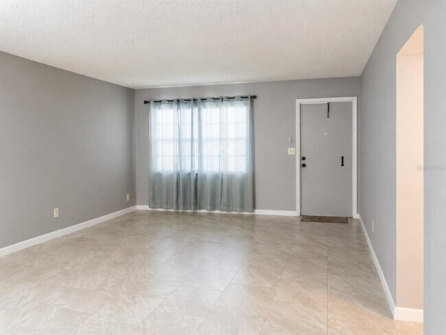 Building Photo - 400 Auburn Dr