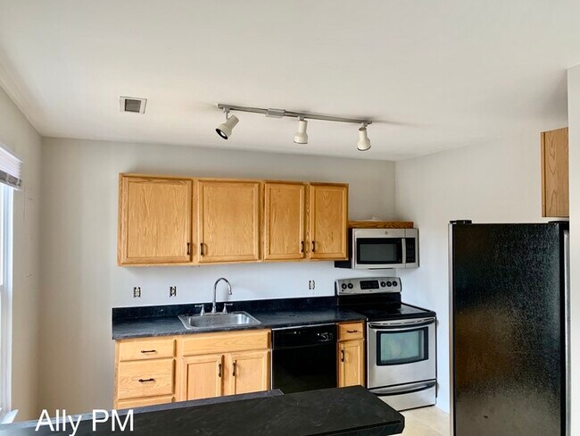 Building Photo - 1313 Villa Way