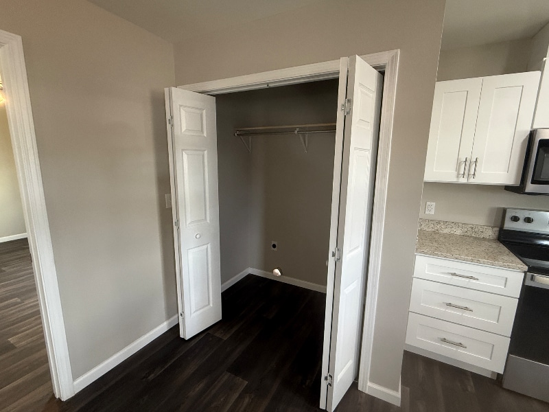 Building Photo - 80 Redwood Ln