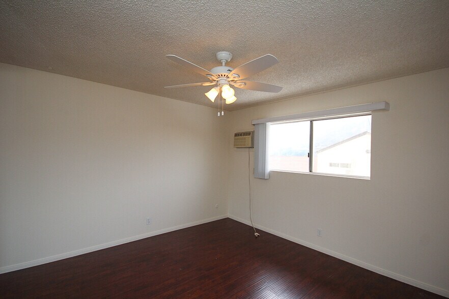 Building Photo - 3010 Montrose Ave