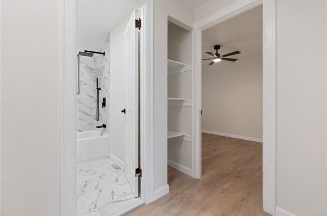 Building Photo - New 2 Bed/1 Bathroom Renovation in Swissvale!