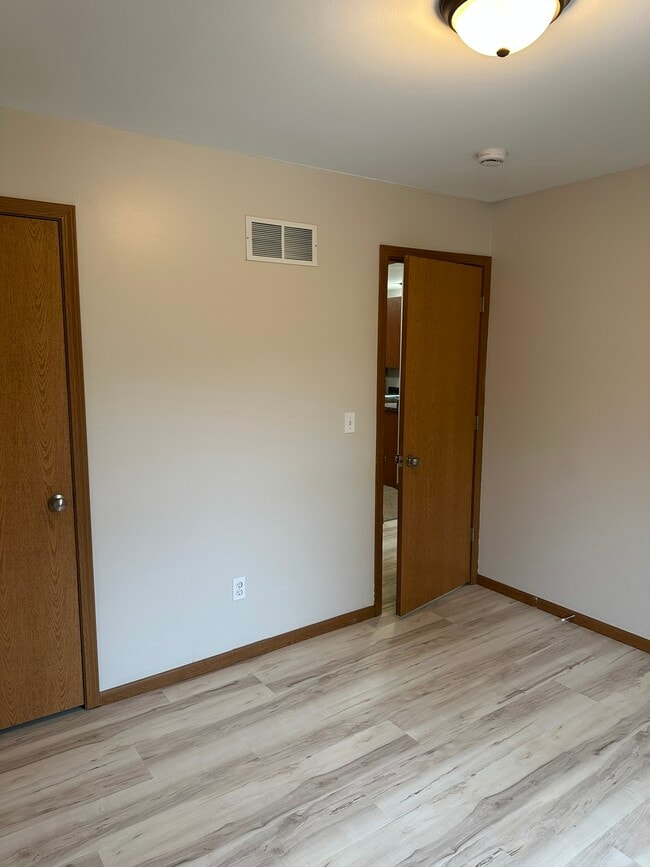 Building Photo - 805 Black Jack Rd