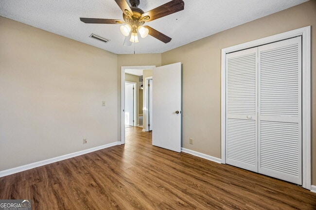 Building Photo - 132 N Woodvalley Dr