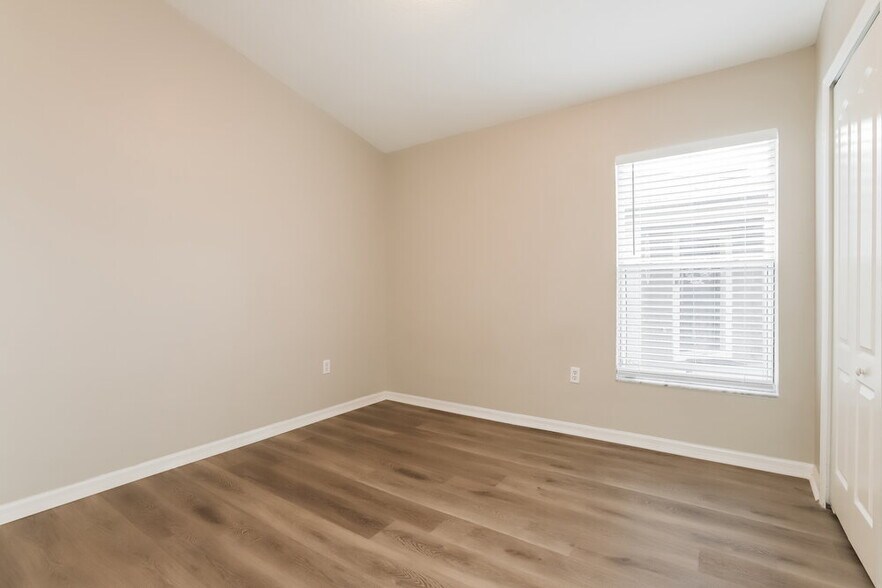 Building Photo - 447 Maple Pointe Dr
