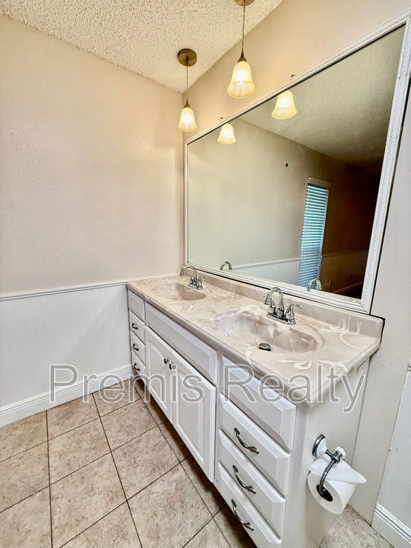 Building Photo - 2381 Timbercrest Cir W