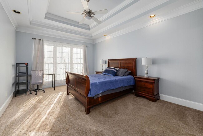 Building Photo - 4 Bed | 2.5 Bath House with Garage