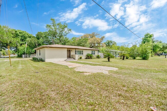 Building Photo - Charming 4 Bedroom Pensacola Rental in a Convenient Location!