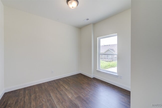 Building Photo - 2025 Maryland Oaks Cir