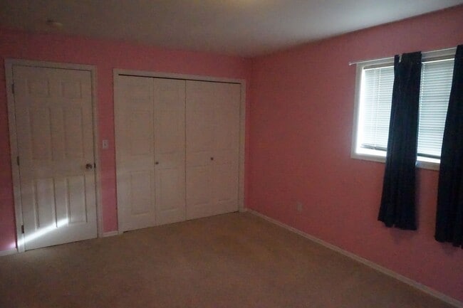 Building Photo - Large lot with room for a garden