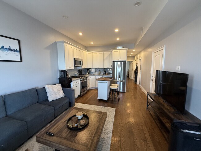 Primary Photo - 249 Lexington St