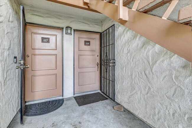 Building Photo - $500 MOVE IN SPECIAL! 2 BD, 2 BA Condo at Mission Plaza! 1000 Sq Ft w/ Great Amenities!