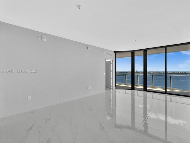 Building Photo - 700 NE 24th St