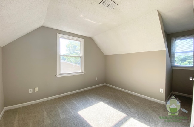 Building Photo - 105 Osmond Dr