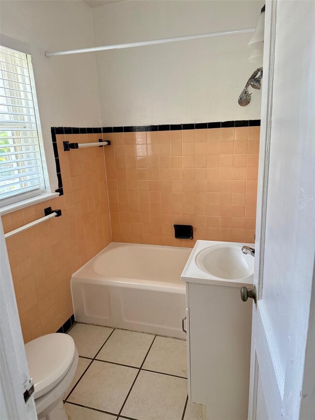 Building Photo - 3000 Granada St