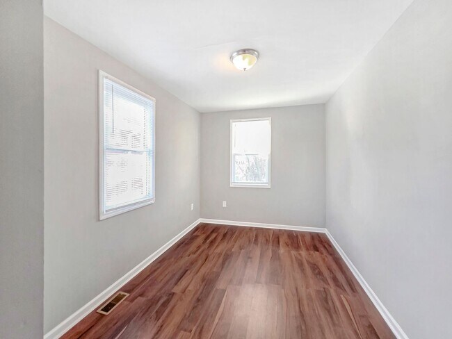 Building Photo - Recently Updated 4 Bedroom 2 Bath Ranch in the Pittsburgh area of Atlanta - Housing Vouchers Acce...