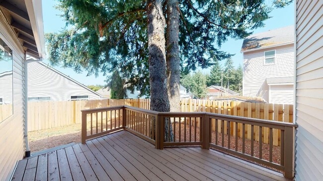 Building Photo - Updated Two Level Home in Sandy with Backyard. Pet Friendly