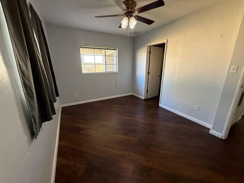 Building Photo - 1634 E 12th St