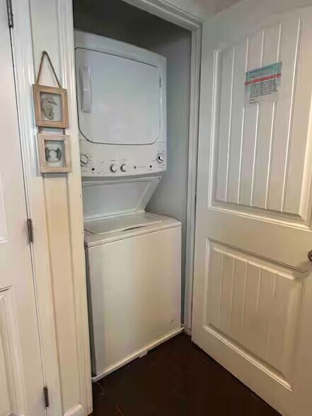 Washer & Dryer - 704 Ventura Pl