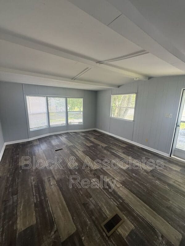 Building Photo - 127 W Strider St