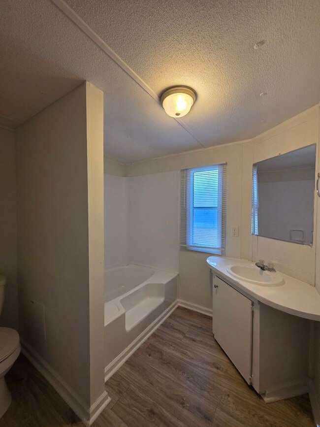 Building Photo - Newly Remodeled Trailer - Close to New River Air Station